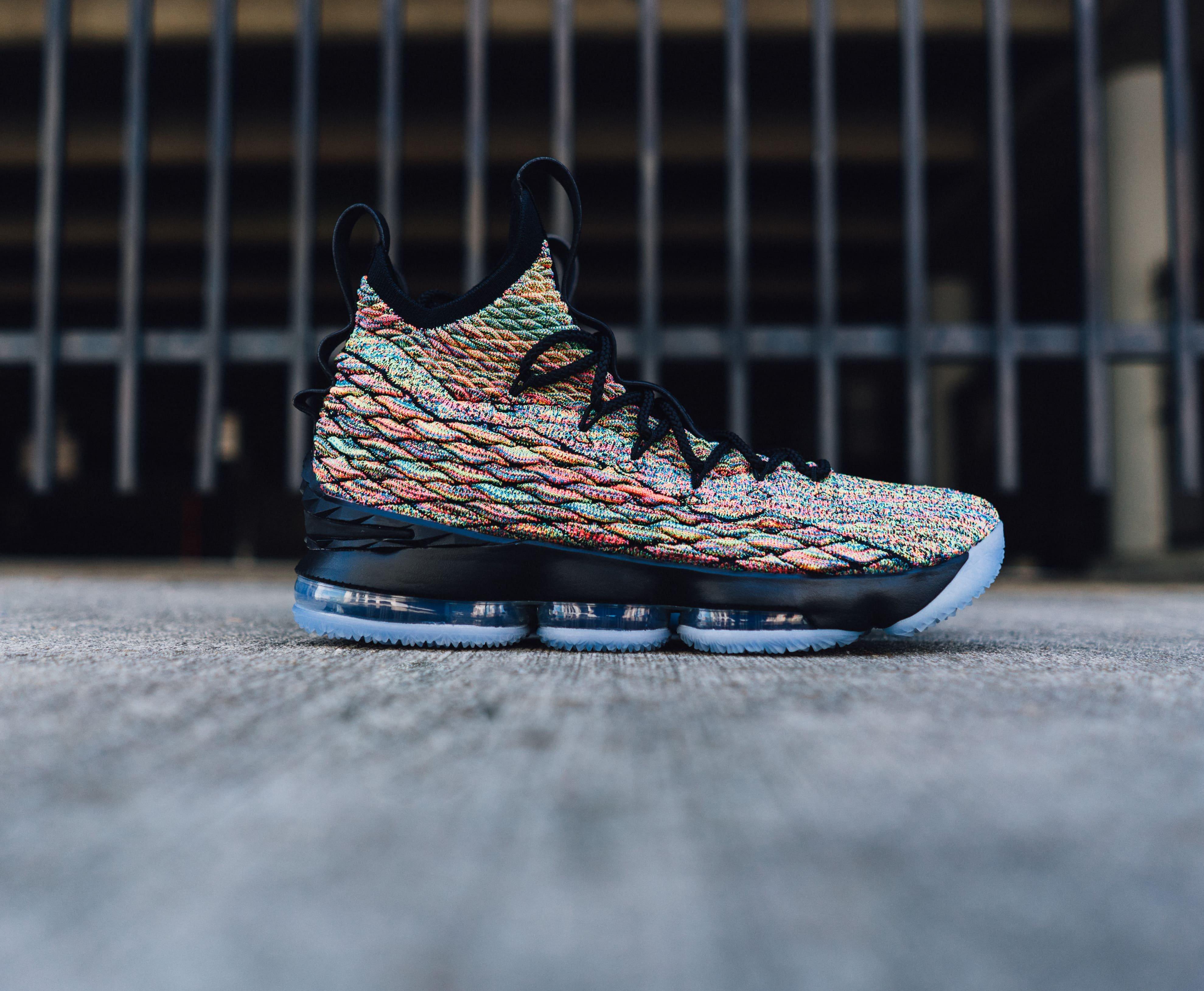 Hibbett sports sales lebron 15